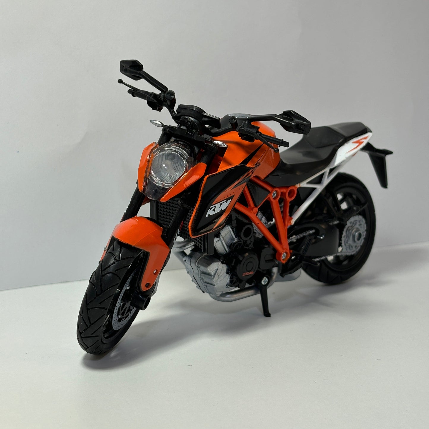 Duke 1290 1:12 Ölçek