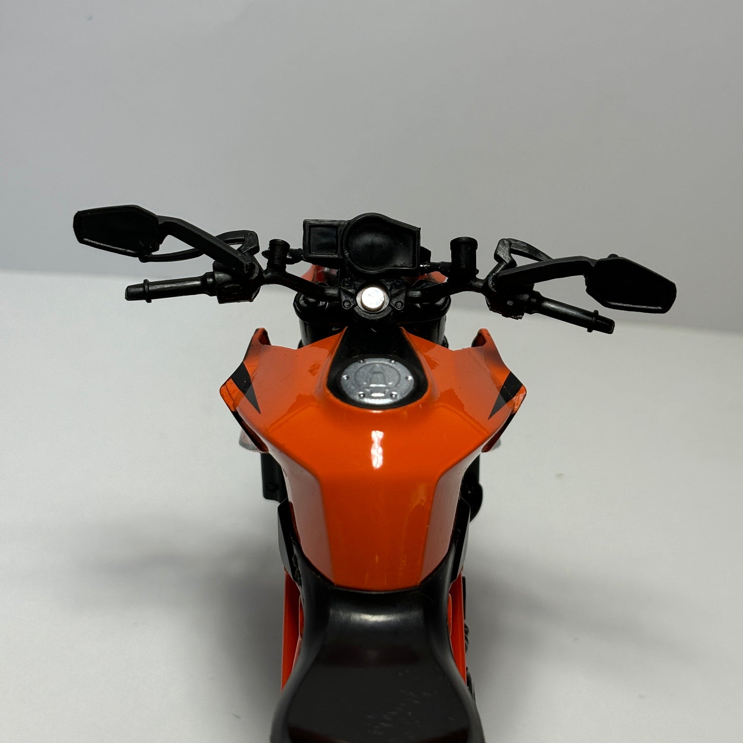 Duke 1290 1:12 Ölçek